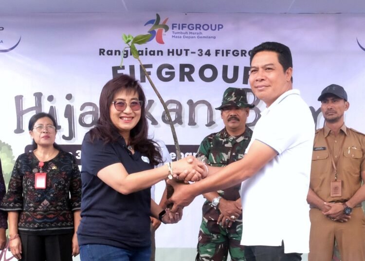 PT Federal International Finance (FIFGROUP) menggelar aksi penanaman 340 bibit pohon mangrove kawasan Taman Hutan Raya Ngurah Rai, Benoa, Denpasar, Bali pada Senin, 28 Agustus 2023. (Foto:urbancity.co.id/pool/dok/fifgroup).