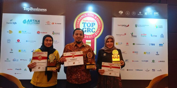 PLN Icon Plus Raih Tiga Penghargaan TOP GRC Awards 2023