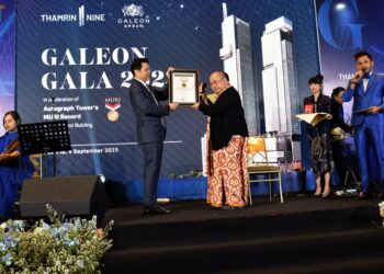 Tertinggi di Bumi Bagian Selatan, Autograph Tower Diganjar MURI