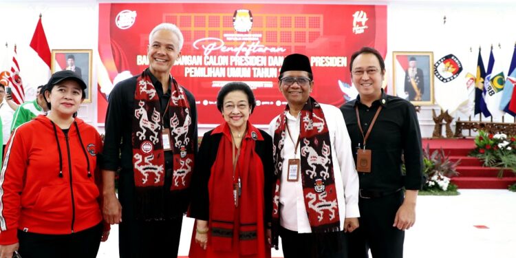 Ganjar-Mahfud Resmi Serahkan Dokumen Pendaftaran ke KPU