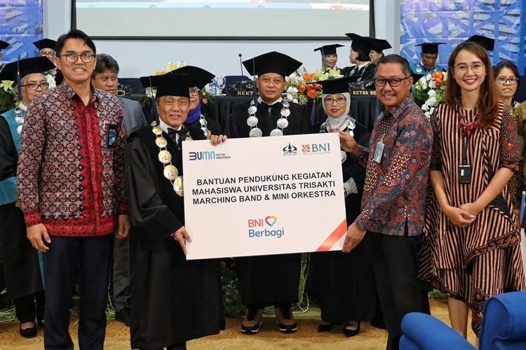 BNI memberikan bantuan kepada Universitas Trisakti untuk pendukung kegiatan kemahasiswaan. (Foto: Urbancity.co.id/Pool/Dok. BNI)