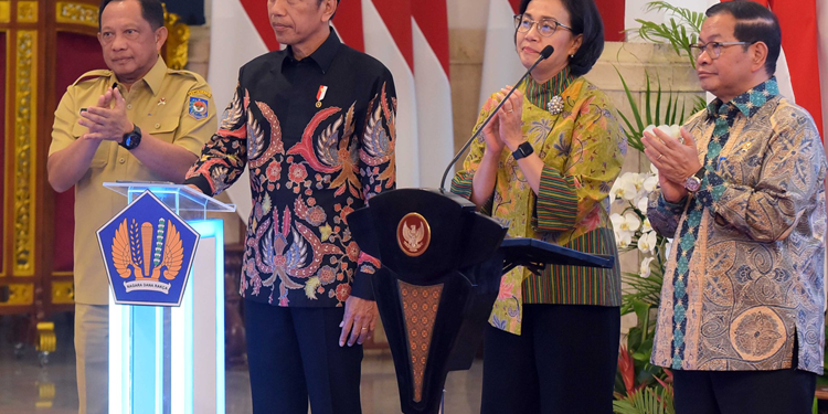 Tekankan Anggaran Harus Tepat Sasaran, Presiden Serahkan DIPA dan TKD 2024