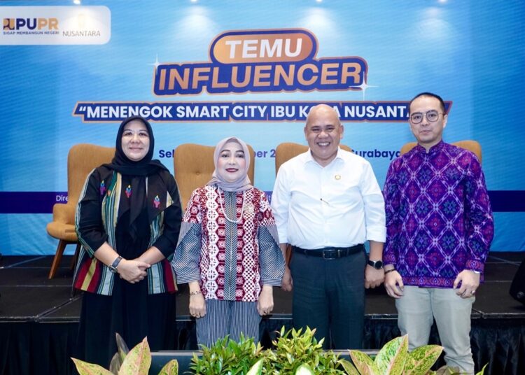 Para pembicara pada kegiatan Temu Influencer “Menengok Smart City Ibu Kota Nusantara” 
Ketua DPD PIM Jawa Timur Chusnur Ismiati, Direktur Informasi dan Komunikasi Perekonomian dan Maritim Kemenkominfo Septriana Tangkary, Kepala Biro SDM & Humas Otorita Ibu Kota Nusantara (IKN) Firmananur, dan Akademisi Institut Teknologi Sepuluh Nopember Andre Parvian Aristio di Surabaya, Jawa Timur (5 Des, 2023). Foto:urbancity.co.id/pool/dok.Kominfo)