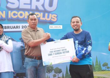 Untuk Indonesia Lebih Cerdas, PLN Icon Plus Beri CSR ke 10 Sekolah di Sumsel