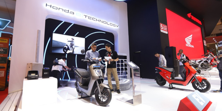 Skutik Fashionable New Honda Stylo 160 Pikat Pengunjung IIMS 2024