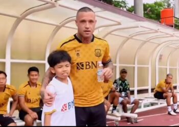 Radja Nainggolan Hadiri Grassroot Football Day Bhayangkara Presisi Indonesia FC