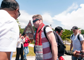 Pembalap F1Powerboat 2024 Jonas Andresson Tiba di Danau Toba