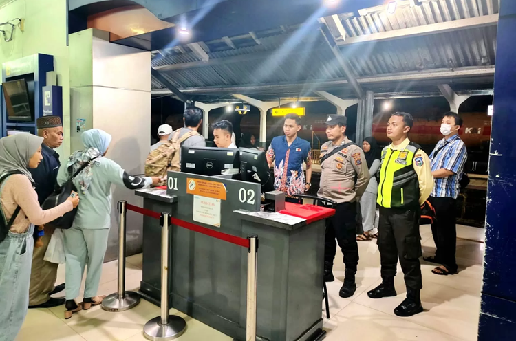 KAI perketat keamanan seiring dengan meningkatnya jumlah penumpang jelang Pemilu 2024. (Foto: Urbancity.co.id/Poo/Dok. KAI)