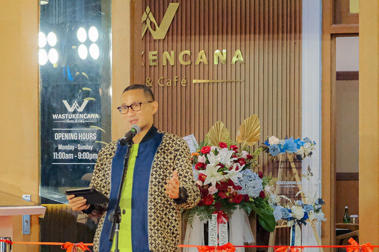 Menparekraf Sandiaga Uno meresmikan Wastukencana Resto & Cafe di Bandung, Kamis, 8 Februari 2024. (Foto: Urbancity.co.id/Pool/Dok. Kemenparekraf)