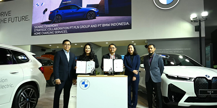 PLN Gandeng BMW, Beli Mobil Listrik Gratis Home Charging
