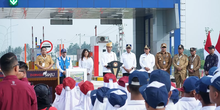 Jokowi Resmikan Dua Ruas Tol Trans Sumatera, Investasi Bakal Melesat