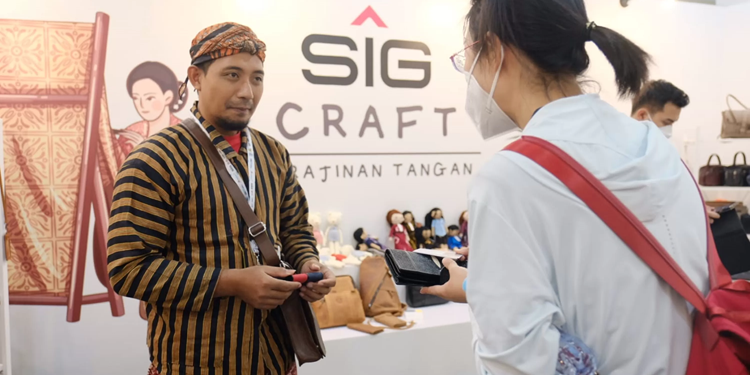 Tas Kulit Ikan Pari Tembus Pasar Tiongkok Berkat Rumah BUMN