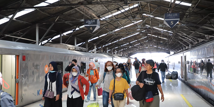 Jelang Lebaran 2024, KAI Jamin Keselamatan Agar ‘Mudik Ceria, Penuh Makna’
