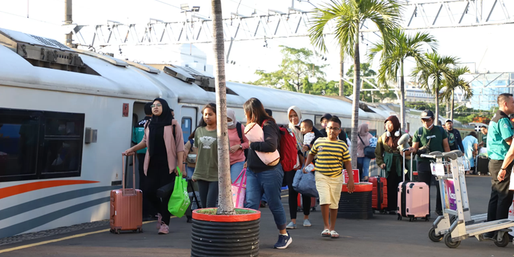 KAI Tambah 16 KA Jarak Jauh Saat Libur Nyepi dan Awal Ramadhan