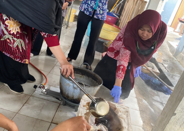 Pacu IKM raih sertifikat halal, Kemenperin dukung Batik Haji Nasional. (Foto: Urbancity.co.id/Pool/Dok. Kemenperin)