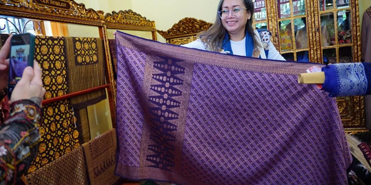 Pupuk Indonesia Dorong UMKM Kain Tradisional Go Internasional