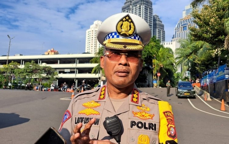 Direktur Direktorat Lalulintas Kepolisian Polda Metro Jaya Kombes Pol Latif Usman beri keterangan. (Foto: URBANCITY.CO.ID/Dok.pmjnews/Fajar).