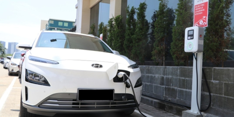 OJK Masih Kaji Premi Asuransi Kendaraan Listrik