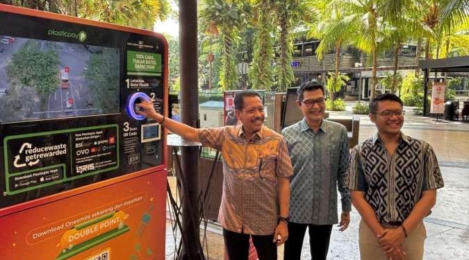 The Breeze BSD Kini Dilengkapi Mesin Pengumpul Sampah Plastik