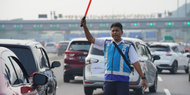 Begini Kiat Aman Berkendara di Lajur Contra Flow dan One Way