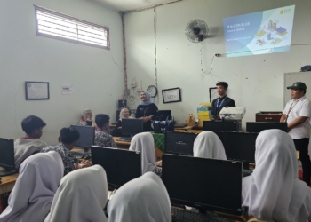 Peringati Hardiknas, PLN Icon Plus Gelar PLN Icon Plus Goes To School