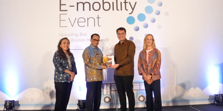 Menhub: Komitmen Pemda Kembangkan Transportasi Publik Masih Kurang