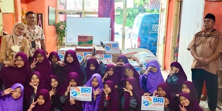 Peduli Anak Yatim, BRI Kanca Lebak Bulus Tebar Paket Sembako