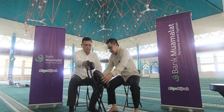 Bagikan Ratusan Kursi Lipat, Muamalat Gaungkan Masjid Ramah Lansia