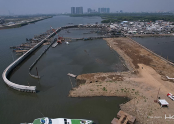 Atasi Banjir Rob, Hutama Karya Bangun Pengaman Pantai di Teluk Jakarta