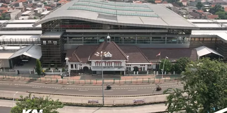 Bangun Eskalator Di Stasiun Pasar Senen, KAI: 17 KA Ini Boleh Berangkat Dari Jatinegara
