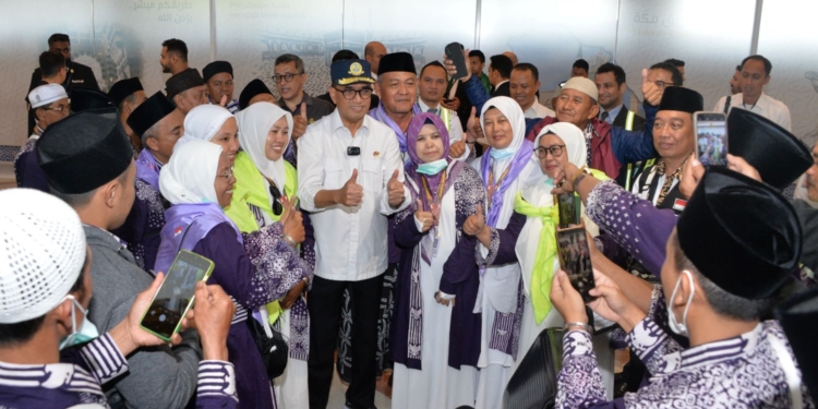 Menhub Tegur Garuda Agar Perbaiki Layanan Haji