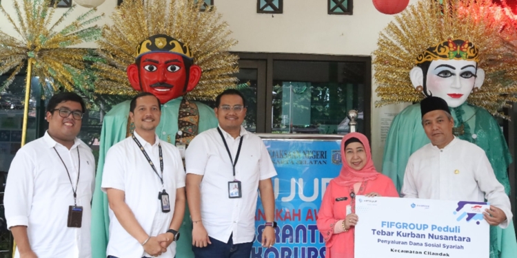 Idul Adha 1445 H, FIFGROUP Tebar 3 Sapi dan 453 Kambing