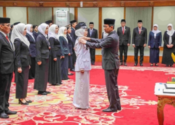 Lantik 84 Pejabat Eselon III dan IV, Gubernur Heru Tekankan Kuasai Tupoksi untuk Kelancaran Kinerja