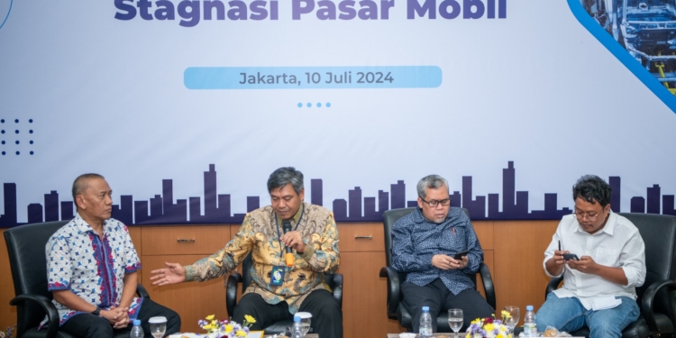 Penjualan Mobil Stagnan Karena Daya Beli Anjlok. LPEM Tunjukkan Datanya