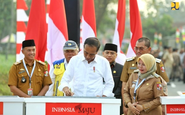 Presiden Resmikan Perbaikan 16 Ruas Jalan Sepanjang 102,5 Km di Lampung