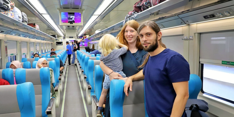 Hingga Juli 330.088 Wisman Gunakan Kereta Api Jarak Jauh