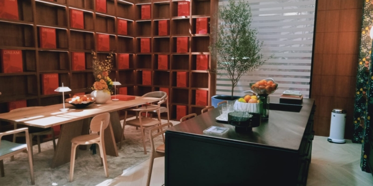 4 Desainer Tampilkan Aplikasi Tirai Cerdas Motionblinds di The Colours of Indonesia