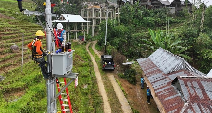 Tingkatkan Elektrifikasi Nasional, PLN Hadirkan Listrik 24 Jam Bagi 494 Keluarga di 25 Desa di Sulsel