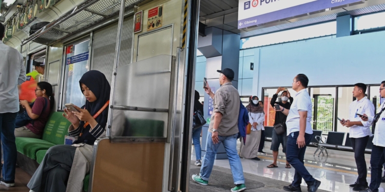 Menhub Resmikan Reaktivasi Stasiun Pondok Rajeg