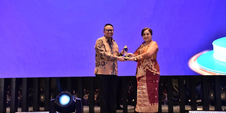 OJK Kembali Raih Predikat Badan Publik Informatif