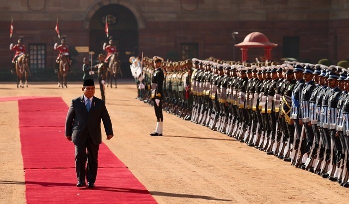 Presiden RI Prabowo Subianto menerima jajar kehormatan dalam upacara penyambutan kenegaraan di Istana kepresidenan India, Rashtrapati Bavan di New Delhi, Sabtu (25/01/2025). Foto: Tim Media Presiden Prabowo Subianto
