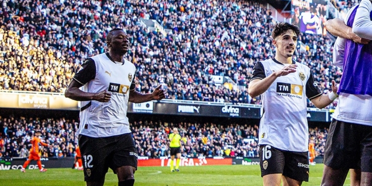 Valencia Menang Dramatis 2-1 atas Celta Vigo, Pertahankan Harapan di Liga Spanyol