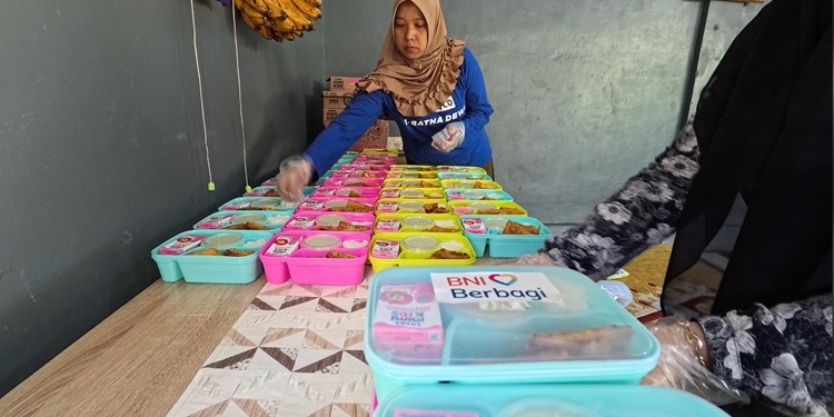 Cegah Stunting, BNI Beri Makan Bergizi Hingga Smart Parenting di Tasikmalaya