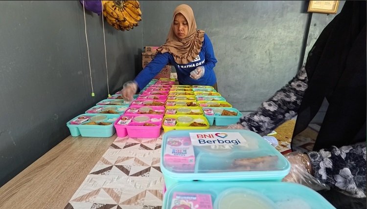 BNI Beri Makan Bergizi Hingga Smart Parenting di Tasikmalaya (Foto:Urbancity.co.id/Pool/Dok.BNI)