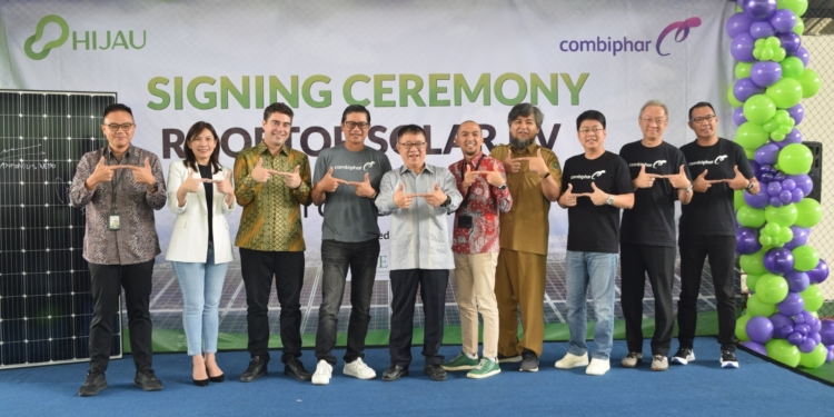 Wujudkan Komitmen Keberlanjutan, HIJAU dan Combiphar Group Bangun Rooftop Solar PV Berkapasitas 601,9 kWp