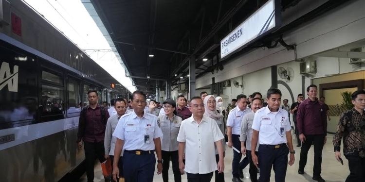 H-2 Lebaran: Stasiun Pasar Senen Catat 27.934 Pemudik, KAI Siapkan 362 Perjalanan Tambahan