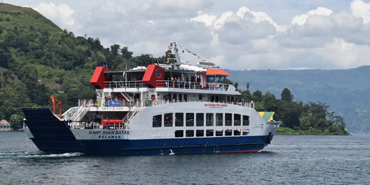 ASDP Sambut Pemudik di Danau Toba dengan Layanan Penyeberangan Optimal
