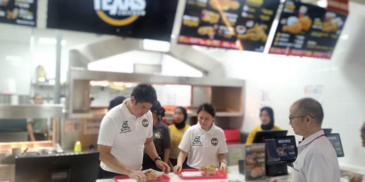 Menikmati Menu Texas Chicken Sebelum Atau Sesudah Perjalanan dengan Whoosh!