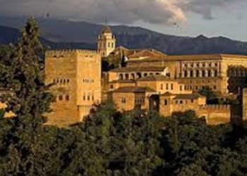 Menelusuri Jejak Islam di Granada : Dari Palacio de la Madraza hingga Alcaiceria