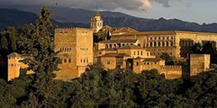 Menelusuri Jejak Islam di Granada : Dari Palacio de la Madraza hingga Alcaiceria